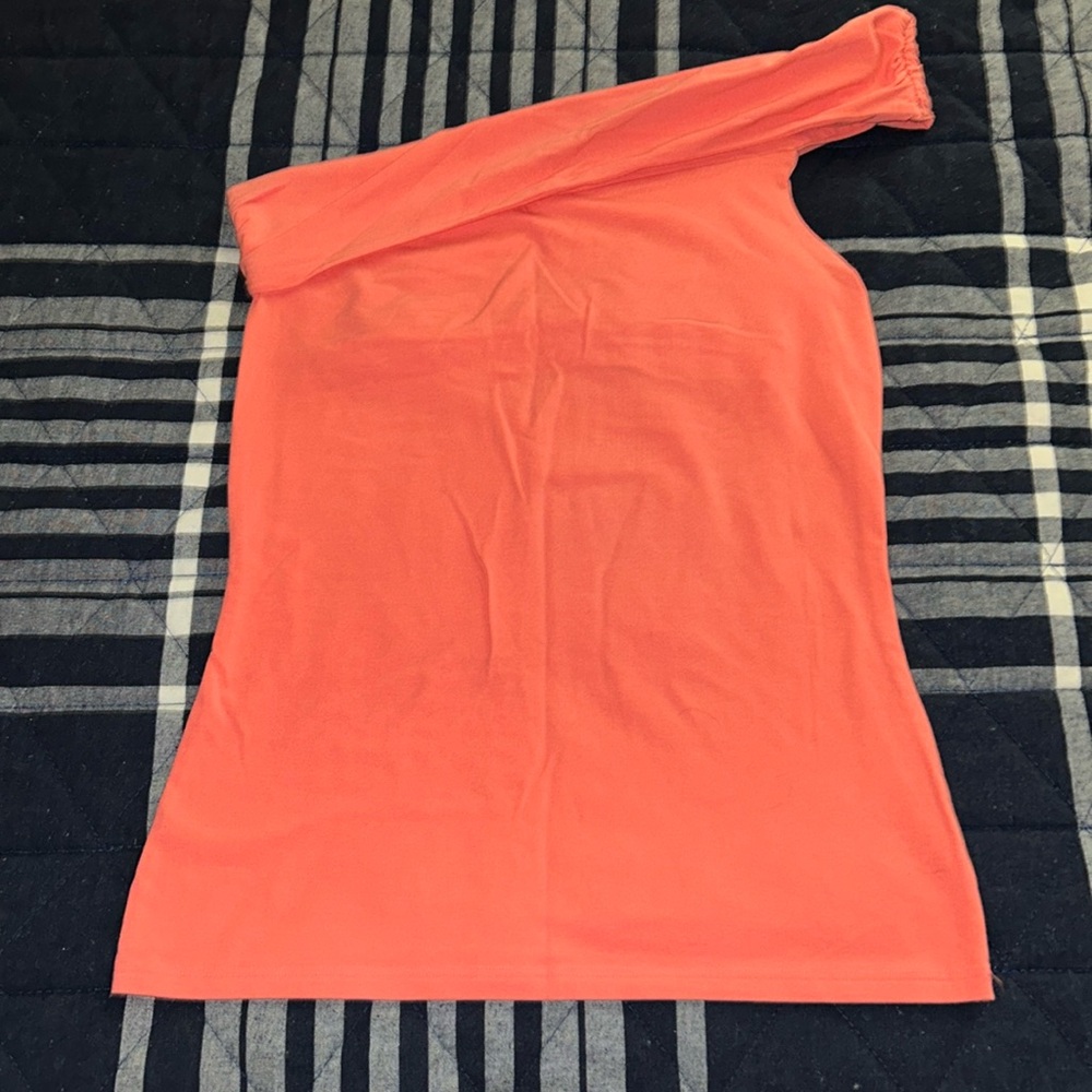 One shoulder top